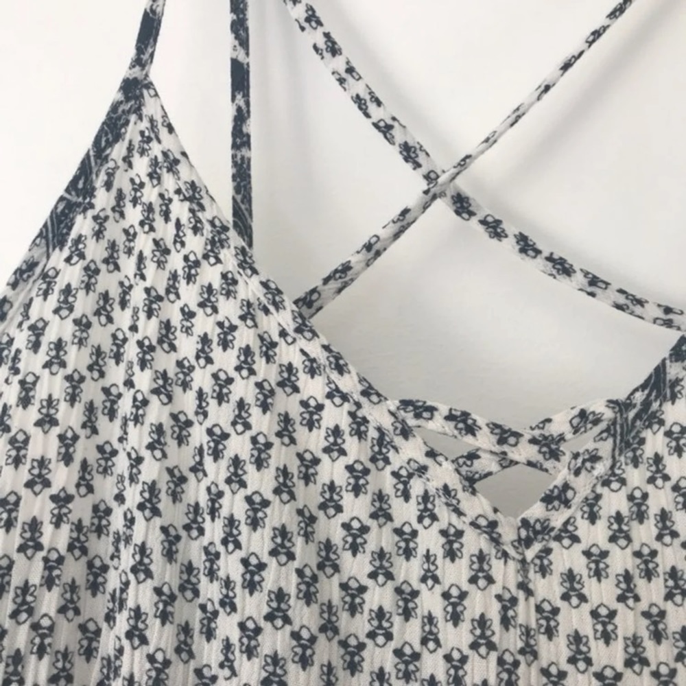 Patterned Tank Top - Picture 3 of 4